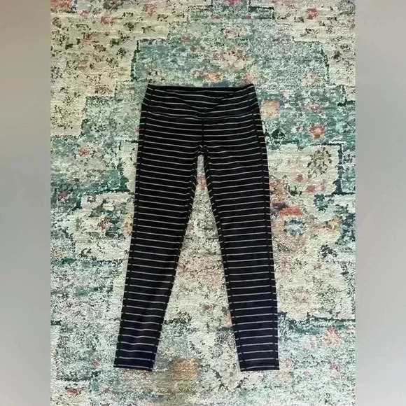 Athleta black stripped leggings size medium - Picture 2 of 3
